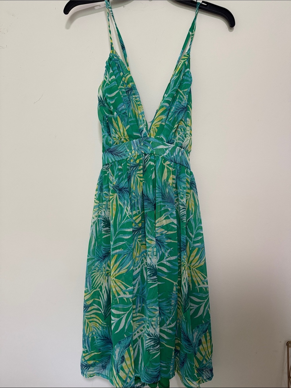 Haute Monde Green Tropical Print V-Neck Midi Dress